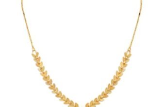 Elegant Gold Leaf Pattern Necklace with Pendant