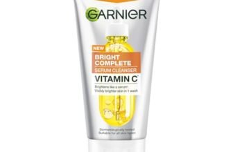 Garnier 2-in-1 Vitamin C Serum Facewash |Cleanse, Brighten & Hydrate, 150g