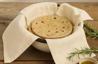 Pack of 2 Cotton Roti Clothes Wrap with Flaps, Double Layer Cotton Cover for Chapati, Hot Case, Traditional Style Kitchen Chapati Wrap, Kitchen Roti Cover for Tiffin