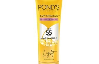 POND’S Serum boost sunscreen For All skin types prevent and fade dark patches with the power of SPF 55 and NIACINAMIDE-C Serum 50g