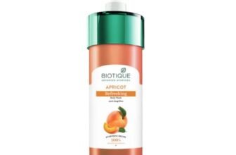 Biotique Bio Apricot Refreshing Body Wash | Keeps Skin Fresh and Clean | Brightens Skin and Reducing Dark Spots | 100% Botanical Extracts | Suitable for All Skin Types | 800ml